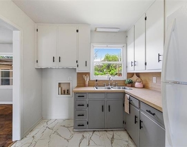 1308 Rose Avenue - Photo Thumbnail 17