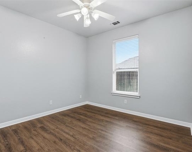 1404 Chaucer Drive - Photo Thumbnail 25