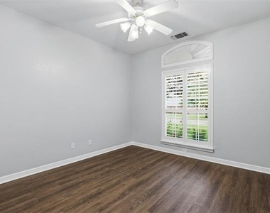 1404 Chaucer Drive - Photo Thumbnail 19