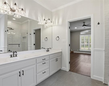 1404 Chaucer Drive - Photo Thumbnail 11