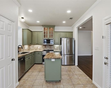 1404 Chaucer Drive - Photo Thumbnail 18