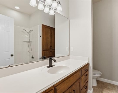 1404 Chaucer Drive - Photo Thumbnail 14