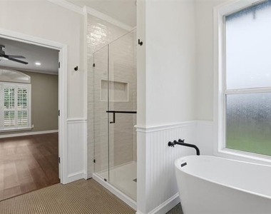1404 Chaucer Drive - Photo Thumbnail 24