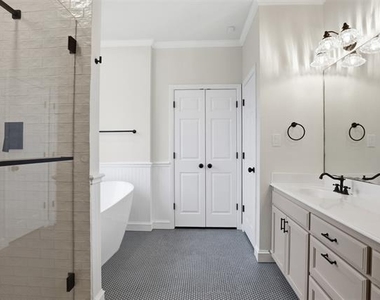 1404 Chaucer Drive - Photo Thumbnail 10