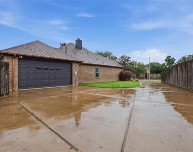 1404 Chaucer Drive - Photo Thumbnail 22