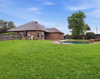 1404 Chaucer Drive - Photo Thumbnail 26