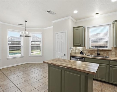 1404 Chaucer Drive - Photo Thumbnail 17