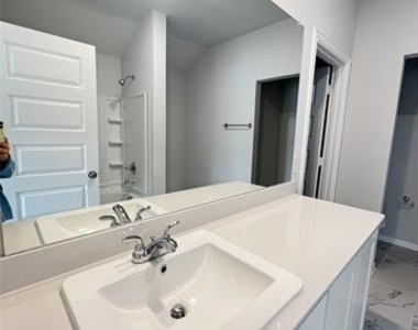 553 Meadow Run Drive - Photo Thumbnail 15