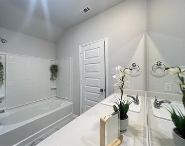 553 Meadow Run Drive - Photo Thumbnail 5
