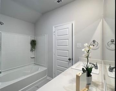 553 Meadow Run Drive - Photo Thumbnail 6