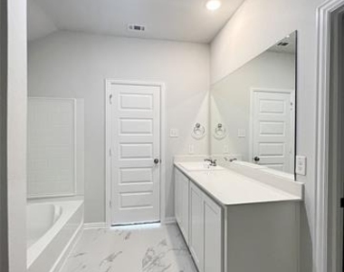 553 Meadow Run Drive - Photo Thumbnail 14