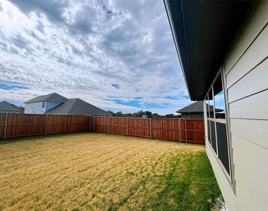553 Meadow Run Drive - Photo Thumbnail 30