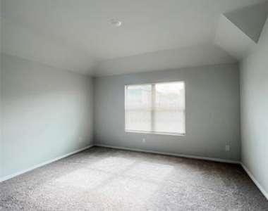 553 Meadow Run Drive - Photo Thumbnail 16