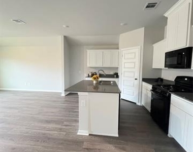 553 Meadow Run Drive - Photo Thumbnail 3