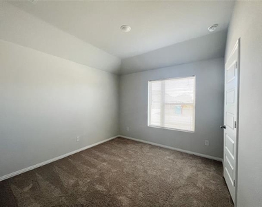 553 Meadow Run Drive - Photo Thumbnail 19
