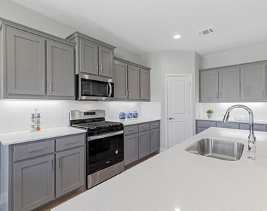 14540 Caelum Drive - Photo Thumbnail 4