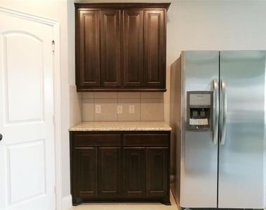 2816 Winchester Avenue - Photo Thumbnail 6
