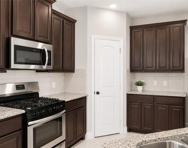 2816 Winchester Avenue - Photo Thumbnail 4