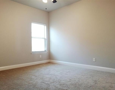 2816 Winchester Avenue - Photo Thumbnail 15