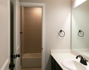 2816 Winchester Avenue - Photo Thumbnail 17