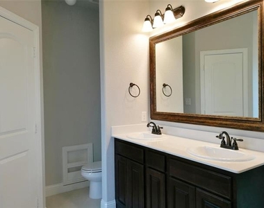 2816 Winchester Avenue - Photo Thumbnail 13