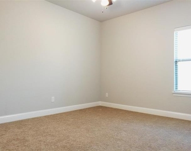 2816 Winchester Avenue - Photo Thumbnail 14