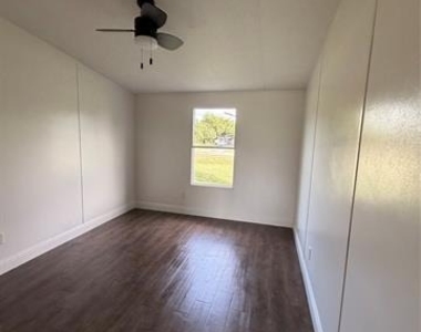 2517 Willow Oak Lane - Photo Thumbnail 8