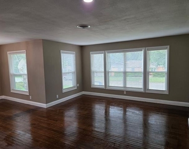 3251 W Fuller Avenue - Photo Thumbnail 2