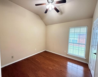 1107 Lyra Lane - Photo Thumbnail 17