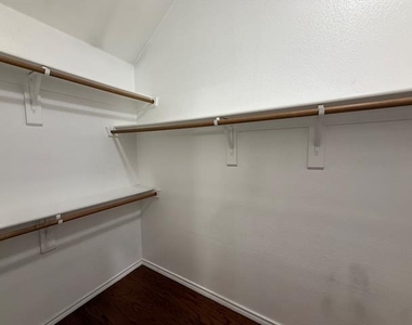 1107 Lyra Lane - Photo Thumbnail 14