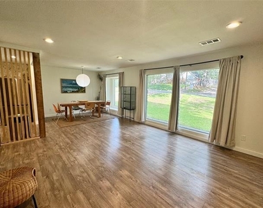 211 Mill Creek Drive - Photo Thumbnail 6