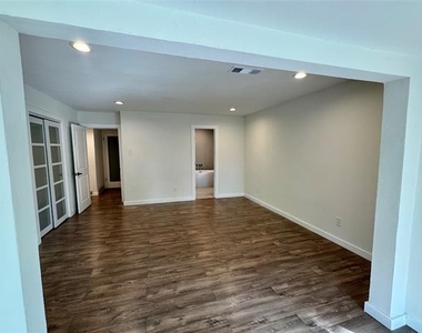 211 Mill Creek Drive - Photo Thumbnail 23