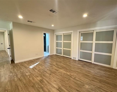 211 Mill Creek Drive - Photo Thumbnail 12