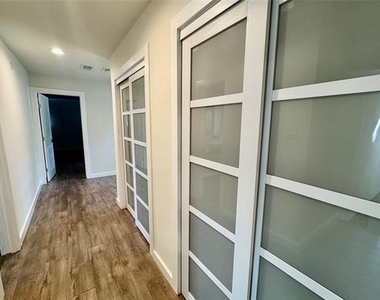 211 Mill Creek Drive - Photo Thumbnail 16