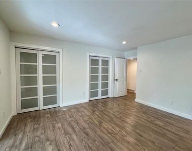 211 Mill Creek Drive - Photo Thumbnail 27