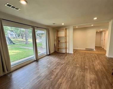 211 Mill Creek Drive - Photo Thumbnail 2
