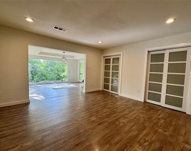 211 Mill Creek Drive - Photo Thumbnail 20