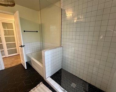 211 Mill Creek Drive - Photo Thumbnail 15
