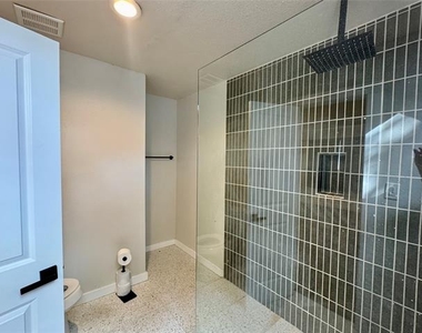 211 Mill Creek Drive - Photo Thumbnail 11