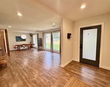 211 Mill Creek Drive - Photo Thumbnail 7