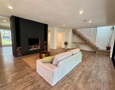 211 Mill Creek Drive - Photo Thumbnail 4