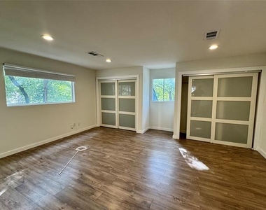 211 Mill Creek Drive - Photo Thumbnail 18