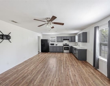 1130 W Day Street - Photo Thumbnail 2