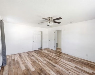1130 W Day Street - Photo Thumbnail 6