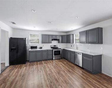 1130 W Day Street - Photo Thumbnail 3