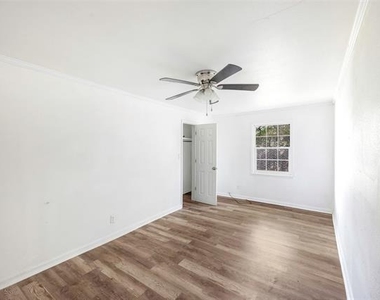 1130 W Day Street - Photo Thumbnail 10