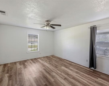 1130 W Day Street - Photo Thumbnail 5