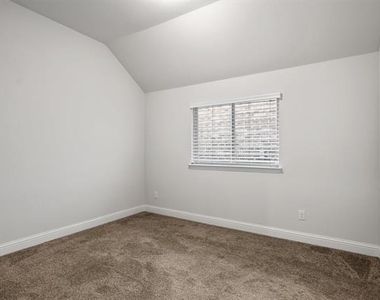 529 Overton Avenue - Photo Thumbnail 23