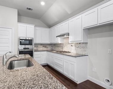 529 Overton Avenue - Photo Thumbnail 9
