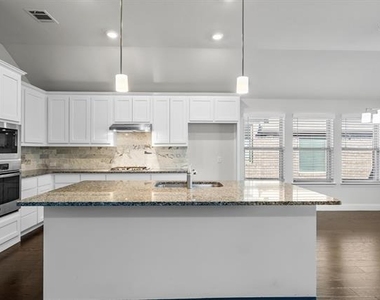 529 Overton Avenue - Photo Thumbnail 5